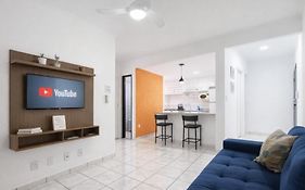 Apto charmoso no Parque dos IPES 2 Quartos casal ArCond WiFi 400M Home Office Garagem em Dourados